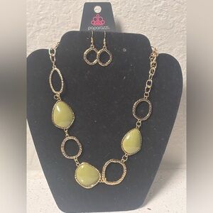 Paparazzi Necklace Set